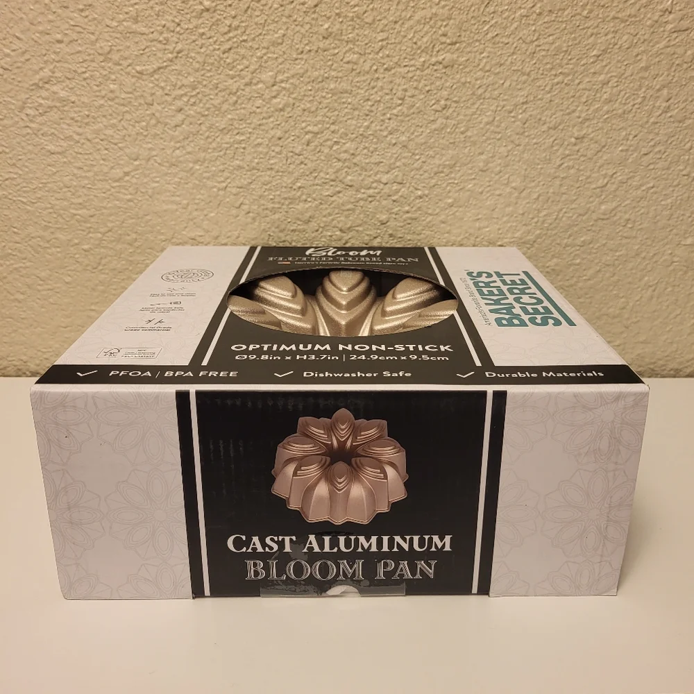 NIB Baker's Secret Cast Aluminum Bloom Fluted Tube Pan
